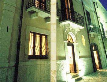 Hotel Palazzo D'Erchia Conversano Exterior foto