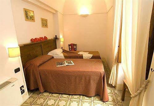 Hotel Palazzo D'Erchia Conversano Exterior foto